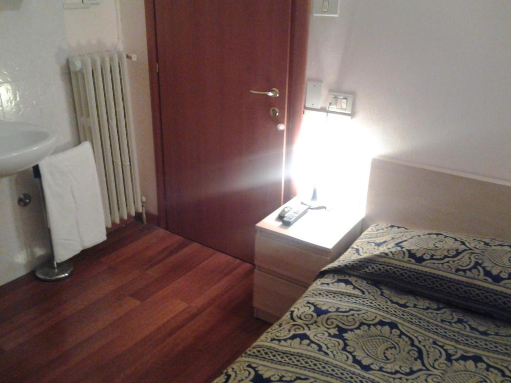 Hotel Perla Bologna Værelse billede